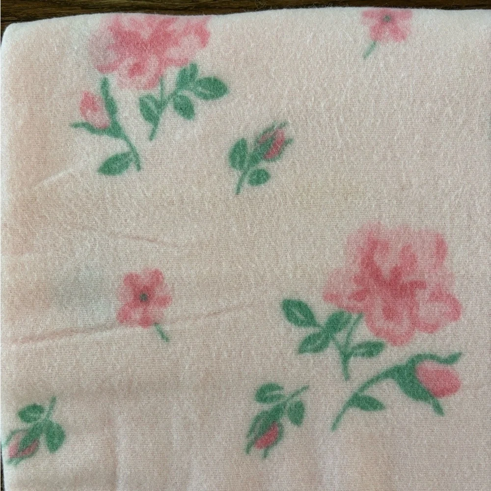 NWT- VTG Chatham Blanket 72
